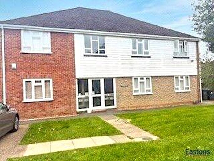 2 Bedroom Flat To Rent In Chessington, Surrey, KT9