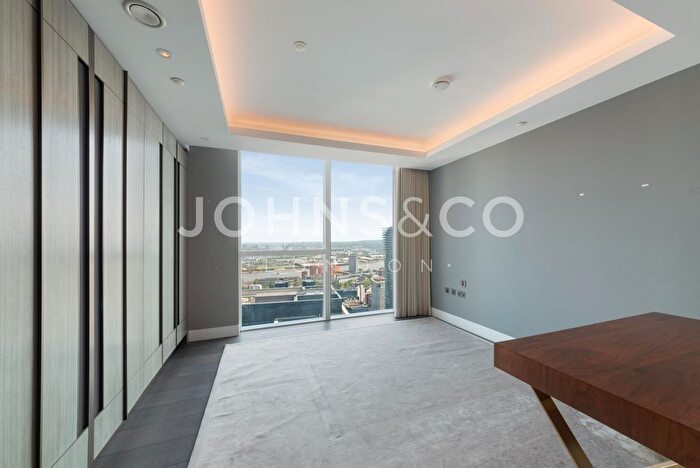 3 Bedroom Flat To Rent In Maine Tower, Canary Wharf, London, E14