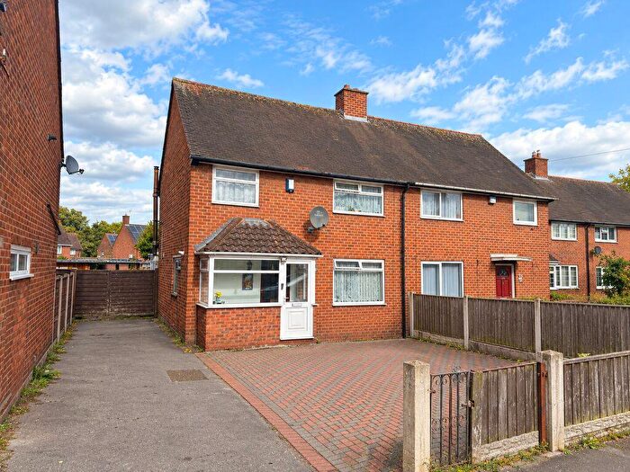 3 Bedroom Semi-Detached House For Sale In Hemlingford Road, Birmingham, B37