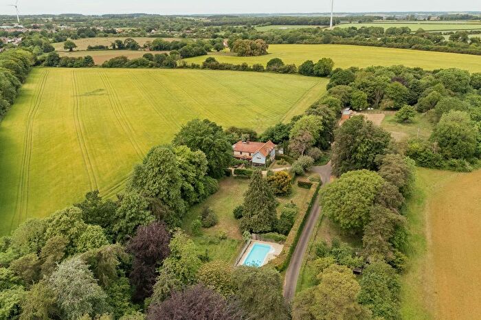 6 Bedroom Detached House For Sale In Norwich Road, Swaffham, PE37