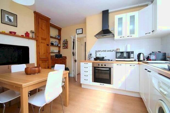 2 Bedroom Flat To Rent In Ingelow Road, London, SW8