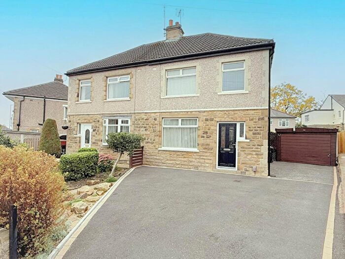3 Bedroom Semi-Detached House For Sale In Pullan Drive, Eccleshill, Bradford, BD2