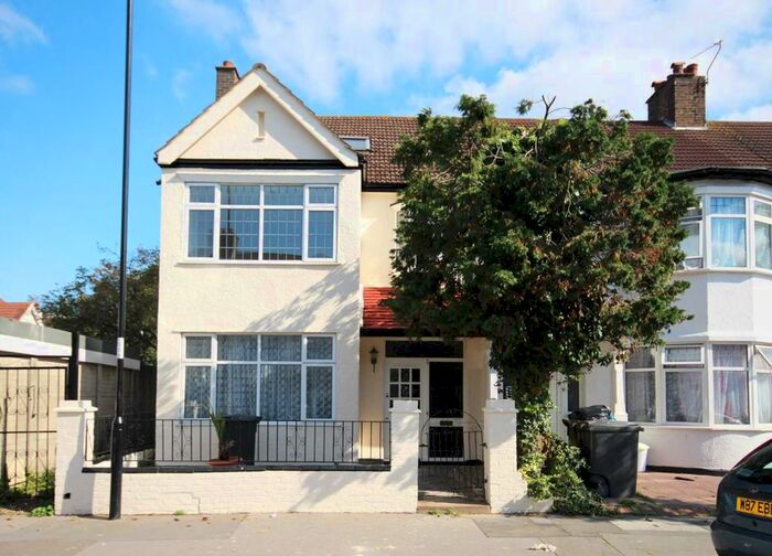 3 Bedroom Property To Rent In Fairlands Avenue, Thornton Heath CR7