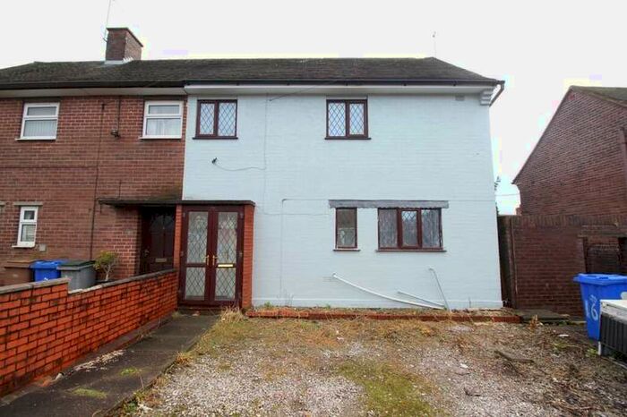 3 Bedroom Semi-Detached House To Rent In Hoskins Road, Tunstall, Stoke-on-trent, ST6