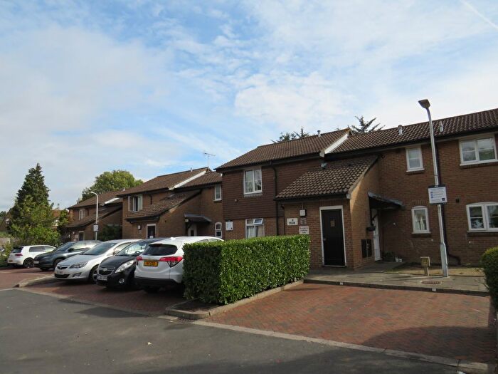 1 Bedroom Flat For Sale In Windsor Park Road, Hayes, UB3