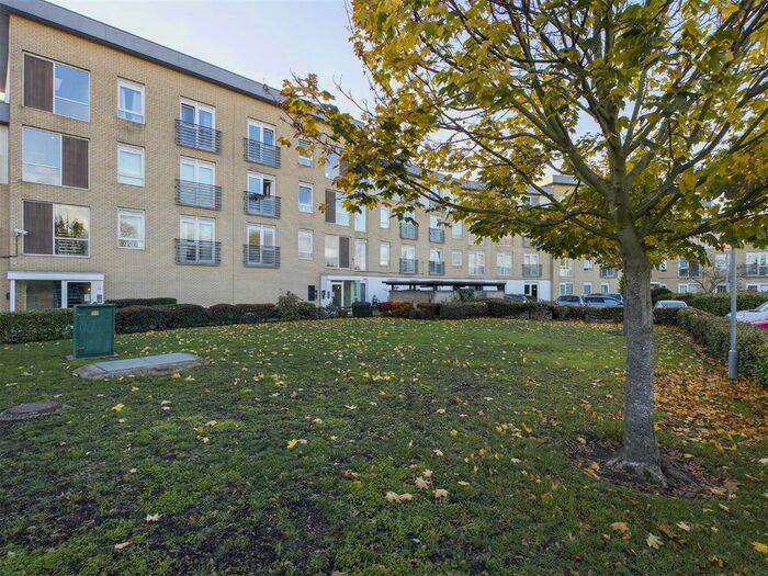 2 Bedroom Flat To Rent In Station Avenue, Southend-On-Sea, SS2