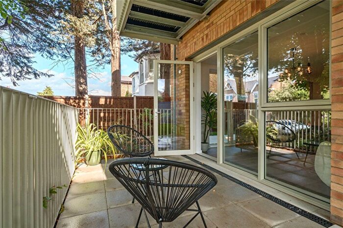 2 Bedroom Flat For Sale In Hadlow Road, Sidcup, DA14