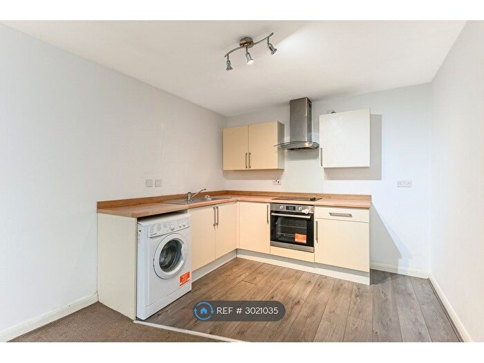 2 Bedroom Flat To Rent In Chatham, Chatham, ME4