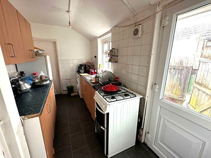 2 Bedroom Terraced House For Sale In Dane Road, Biscot, Luton, Bedfordshire, LU3