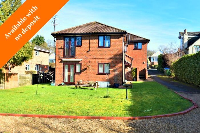 1 Bedroom Flat To Rent In Available With No Deposit Woodmill Lane, Bitterne Park, SO18