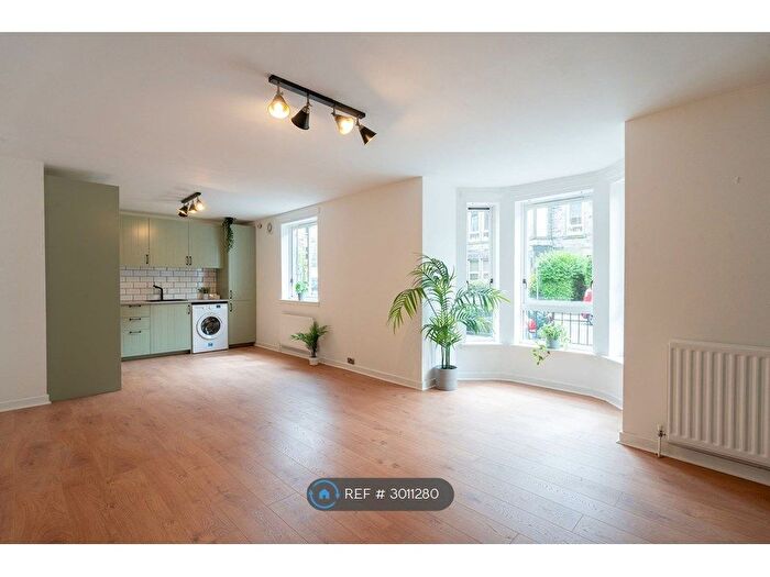 2 Bedroom Flat To Rent In Moray Park Terrace, Edinburgh, EH7