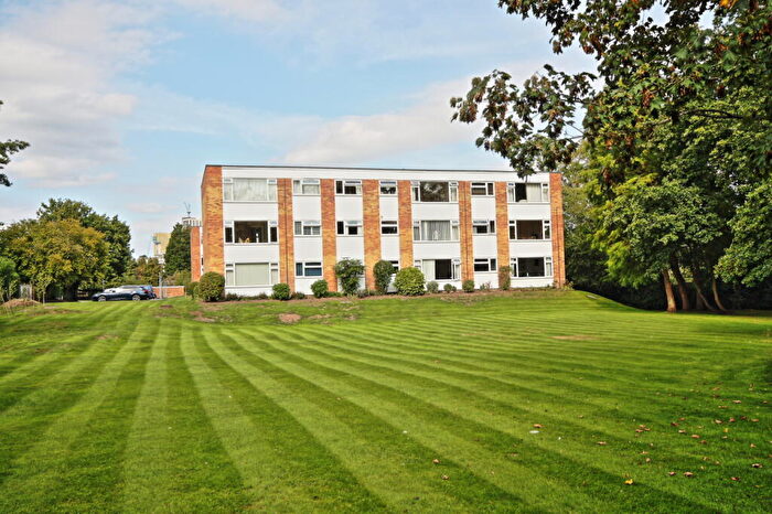 2 Bedroom Flat To Rent In Davos Close, Woking, GU22