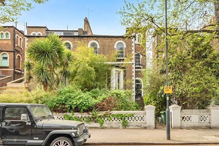 2 Bedroom Flat To Rent In Hammersmith Grove, Brackenbury Village, London, W6