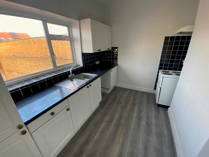 1 Bedroom Flat To Rent In London Road, Westcliffe On Sea, Southend, SS0