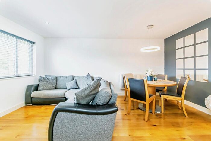 2 Bedroom Flat For Sale In Pennycroft, Pixton Way, Croydon, CR0