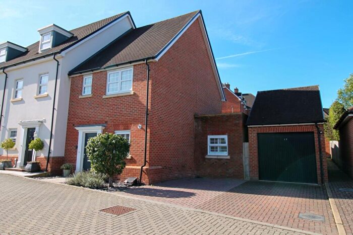 3 Bedroom House To Rent In De Montfort Square, Odiham, Hook, RG29