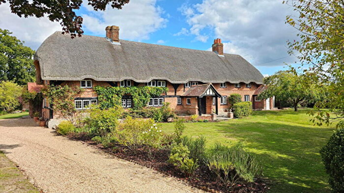 4 Bedroom Cottage For Sale In Wolverton Lane, Wolverton, RG26