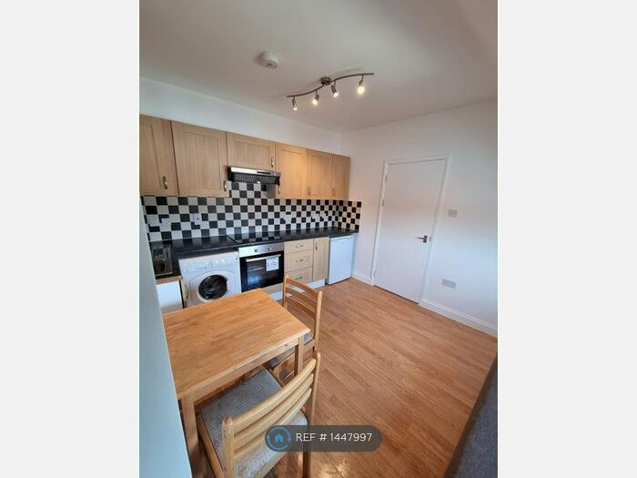 Studio To Rent In Deansbrook Road, Edgware, HA8
