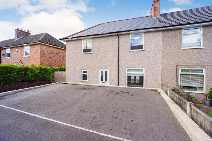 3 Bedroom End Of Terrace House For Sale In Oak Street, Hollingwood, Chesterfield, S43
