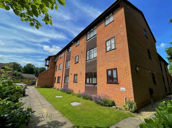 1 Bedroom Ground Flat To Rent In Firbank Close, Enfield, Greater London, EN2