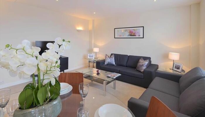 2 Bedroom Flat To Rent In Hill Street, Mayfair, W1J