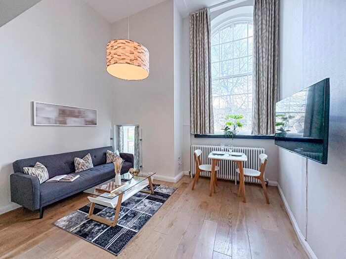 1 Bedroom Flat To Rent In Flat, Mcdonald Road, Broughton, Edinburgh, EH7