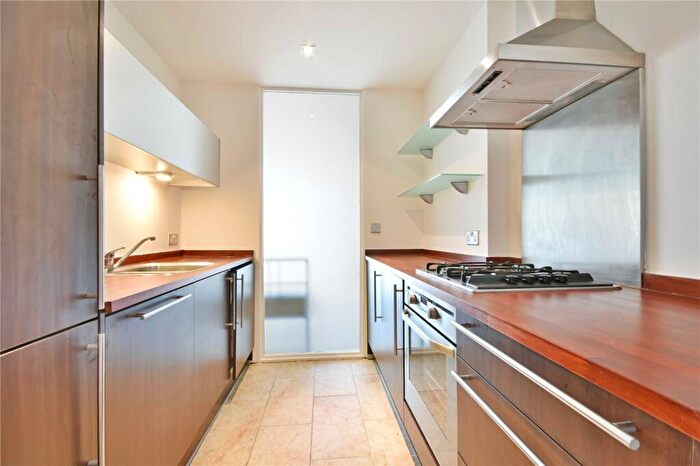 2 Bedroom Flat To Rent In Plumbers Row, Whitechapel, E1