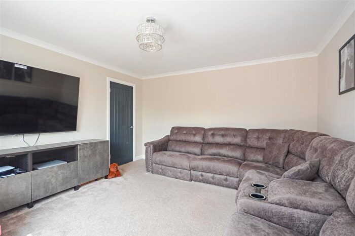 3 Bedroom Detached House For Sale In Fairfield Gardens, Ossett, WF5