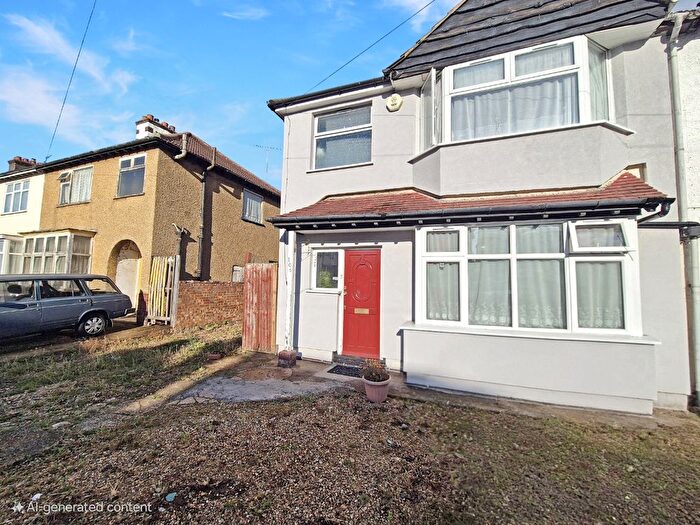 3 Bedroom Semi-Detached House For Sale In Richmond Hill, Luton, Bedfordshire, LU2