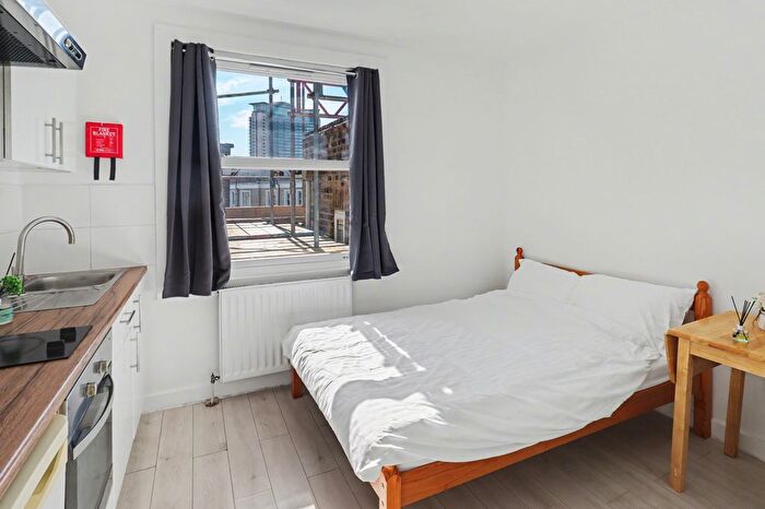 Studio To Rent In Warwick Road, London, SW5