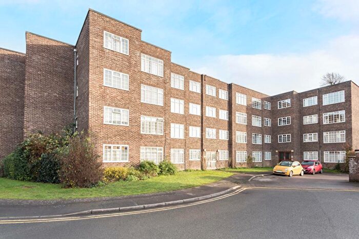2 Bedroom Apartment To Rent In Slough, Berkshire, SL1