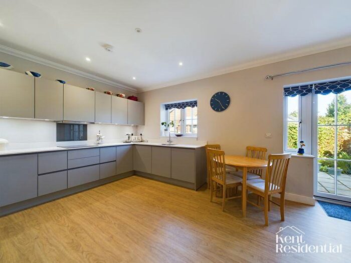 2 Bedroom Bungalow For Sale In Genn Park, Maidstone, ME17