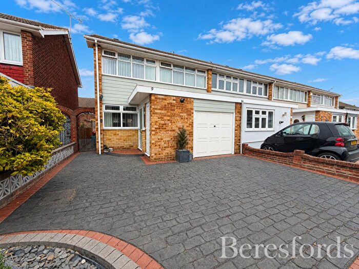 3 Bedroom End Of Terrace House For Sale In Duxford Close, Hornchurch, RM12