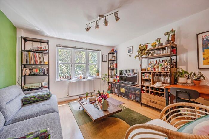 2 Bedroom Flat For Sale In Birdhurst Road, South Croydon, CR2