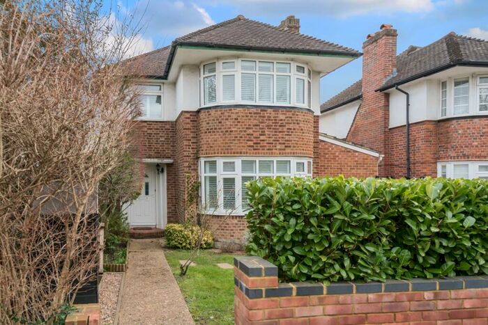 4 Bedroom Detached House To Rent In Ennismore Gardens, Thames Ditton, KT7