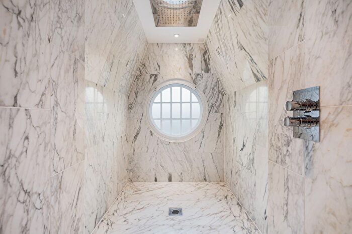 3 Bedroom Flat For Sale In New Cavendish Street, London, W1W - Photo 9