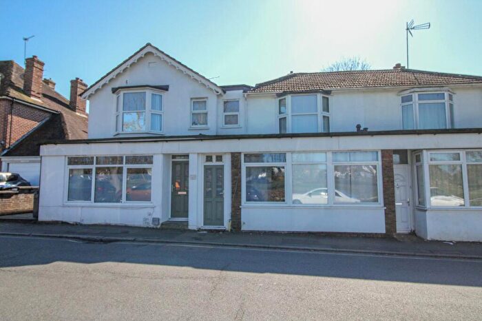 2 Bedroom Flat For Sale In Lower Church Road, Burgess Hill, RH15