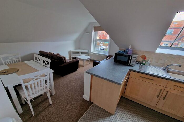 2 Bedroom Flat To Rent In Swanage, BH19