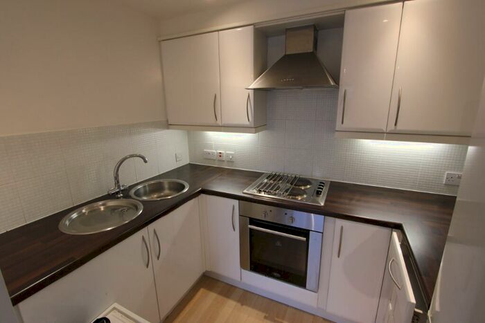 3 Bedroom Flat For Sale In Waterloo Road, Stalybridge, SK15