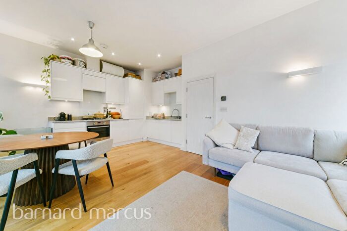 2 Bedroom Flat To Rent In London Road, London, SW16