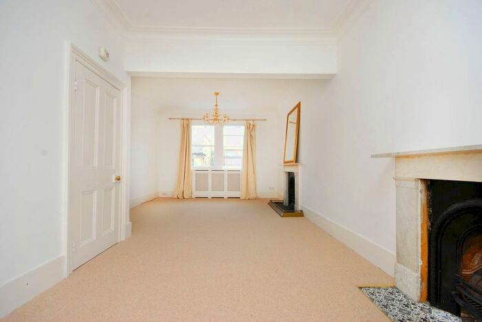 2 Bedroom Flat To Rent In Cardigan Road, Richmond, TW10