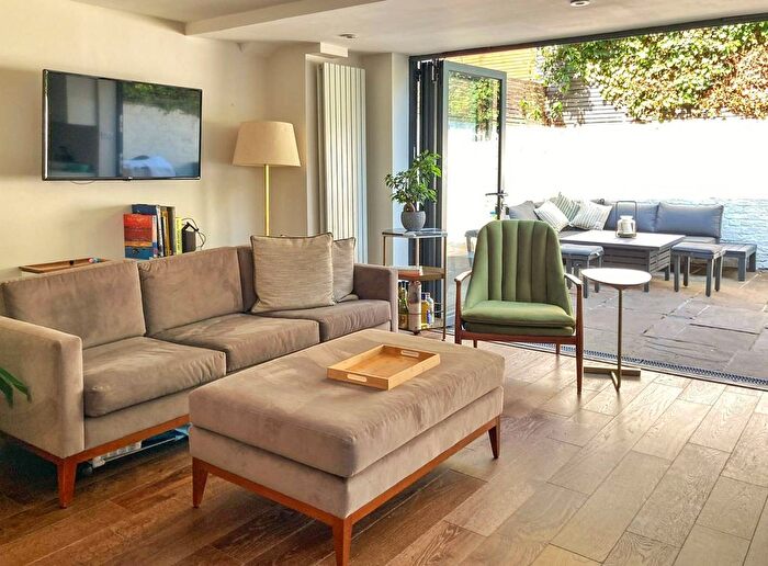 2 Bedroom Flat To Rent In Fulham Palace Road, Bishop's Park, London, SW6