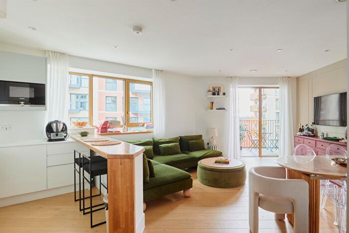 2 Bedroom Flat For Sale In Hive House, Brentford, TW8