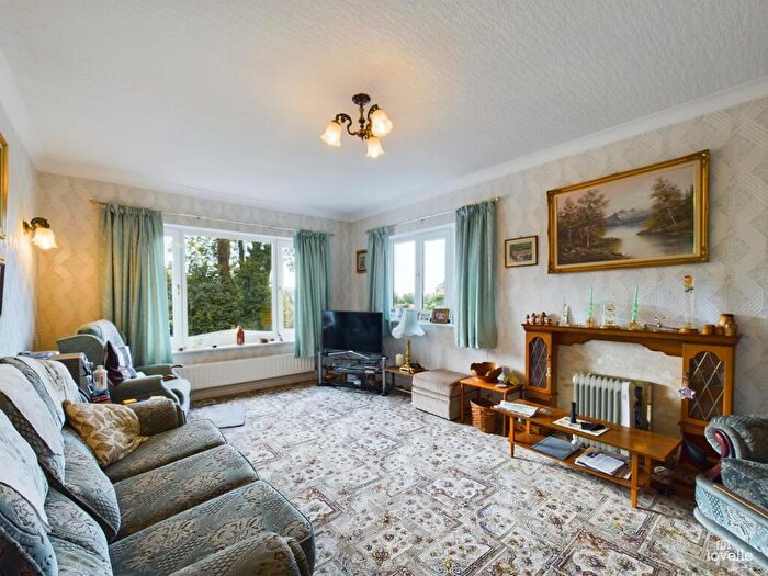 2 Bedroom Detached Bungalow For Sale In Carr Lane, Bonby, DN20