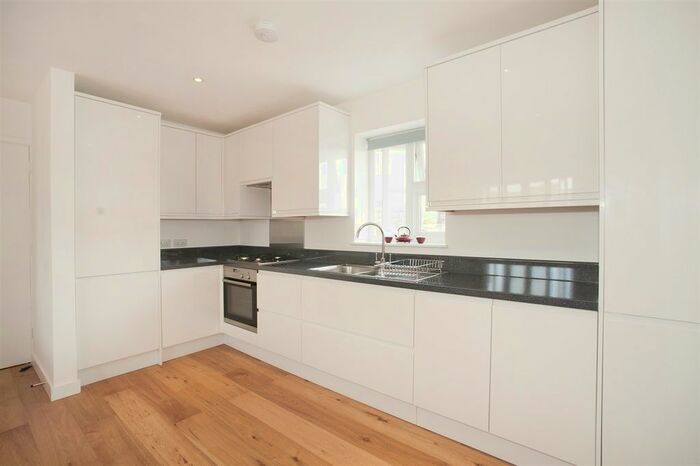 1 Bedroom Flat To Rent In Gainsborough Court, Lime Grove, London, W12