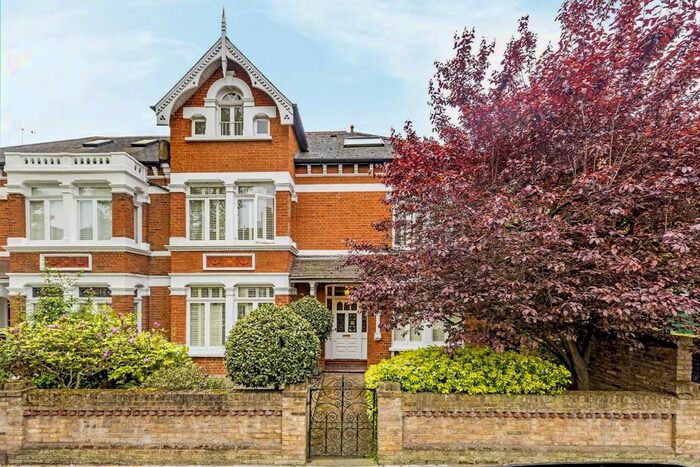 5 Bedroom Semi-Detached House To Rent In Lebanon Park, Twickenham, TW1