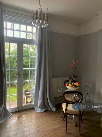 1 Bedroom Flat To Rent In Kings Grove, Maidenhead, SL6