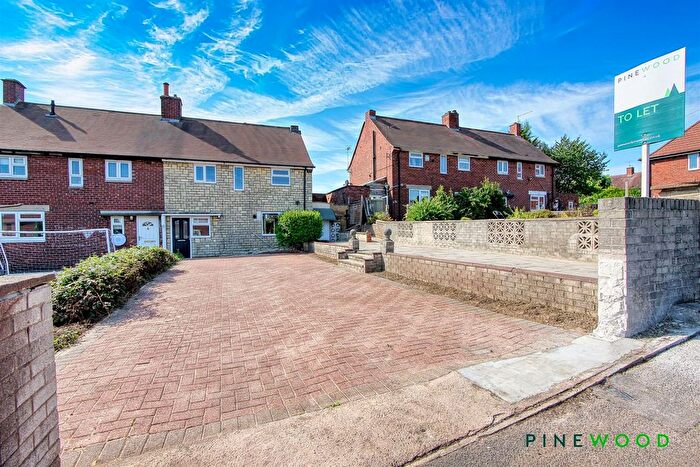 3 Bedroom Semi-Detached House To Rent In Queen Victoria Road, New Tupton, Chesterfield, Derbyshire, S42