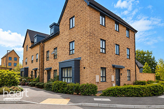 3 Bedroom Semi Detached House For Sale In Semington Strand, Swindon, SN1
