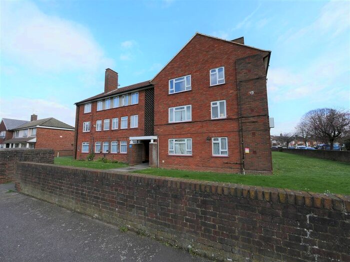 3 Bedroom Flat To Rent In Convent Road, Ashford, TW15